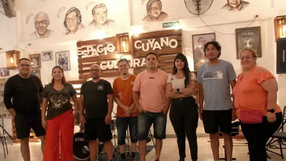 PARTE DEL CONJUNTO. De izq. a der.: Jonatan Vera, Noemí Videla, Carlos Villavicencio, Emanuel Rodríguez, Claudio Videla, Carla Pereyra, Hernán Vega y Andrea Martínez.