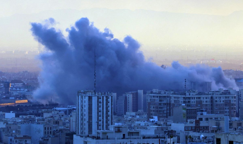 Imagen de los ataques en Irán. Este martes, Israel perpetró un ataque en el edificio de la Asamblea de Expertos en Qom.&nbsp;