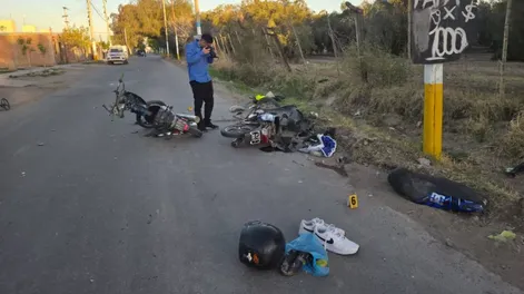 Uno de los motociclistas terminó internado con graves lesiones, dijeron fuentes judiciales.