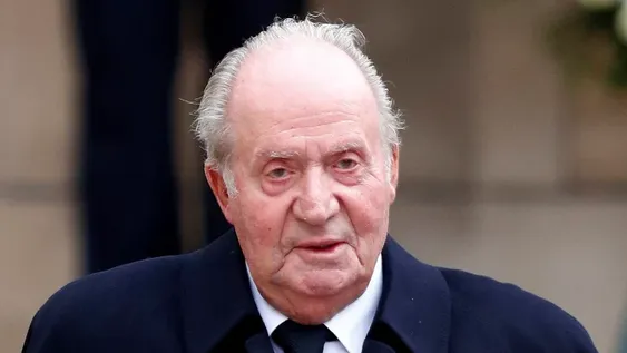 El rey Juan Carlos I se autoexilia de España