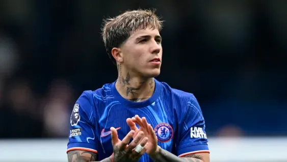 EL VOLANTE ARGENTINO Enzo Fernández, es pieza clave en el armado de juego y equilibrio del Chelsea, El club londinense pretende retenerlo ante el creciente interés del Real Madrid.