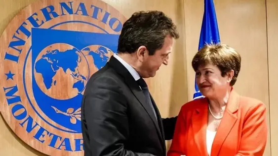 El FMI redujo exigencia clave y enviará U$S 5.300 millones