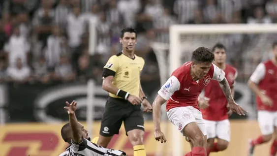 Independiente se quedó con las manos vacías por una falla del uruguayo Sosa