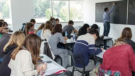 Sistema de vouchers de Milei suma críticas en otros países