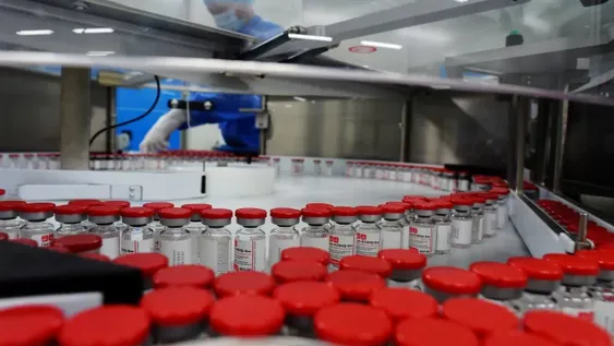 Rusia espera aplicar su vacuna a mayores de 60 años la próxima semana