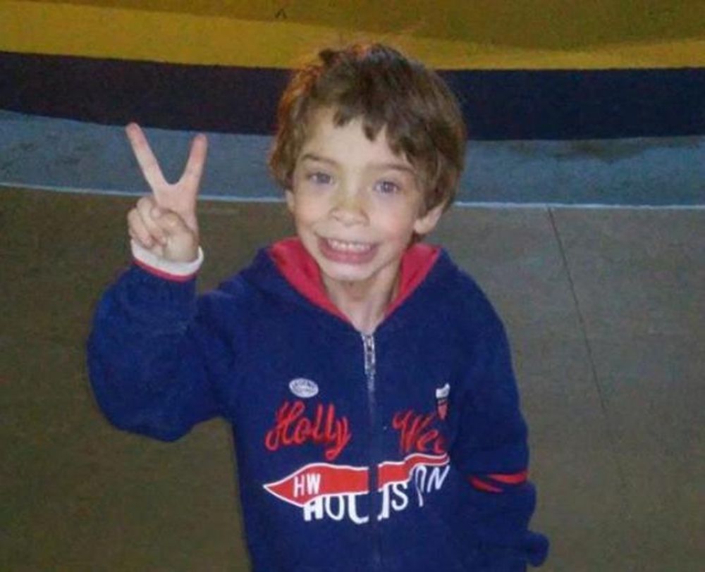 Hallaron al nene perdido: se había escondido bajo el colchón y se durmió