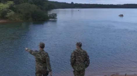 Una familia quería cruzar desde Misiones a Paraguay y se le rompió la canoa: murió una nena de 4 años