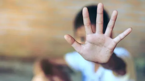 Denuncian que un alumno de quinto grado atacó con cuchillo y tijeras a compañeros