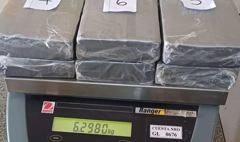 “Fio” , el perro antinarcóticos, fue clave para atrapar a una mujer que trasladaba 6 kilos de cocaína