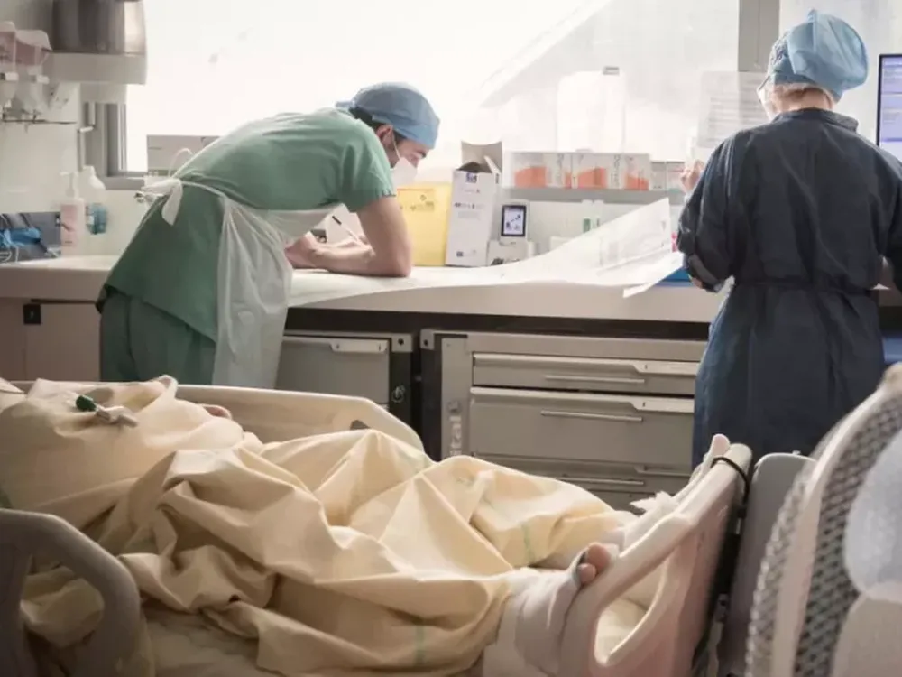 Francia tiene ocupadas casi el 90% de las camas en terapia intensiva