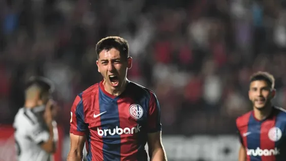 San Lorenzo, adentro; Boca, afuera