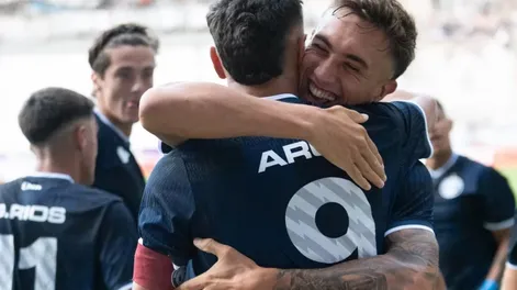 Independiente Rivadavia inició la defensa del título con un sólido triunfo ante Estudiantes de Caseros