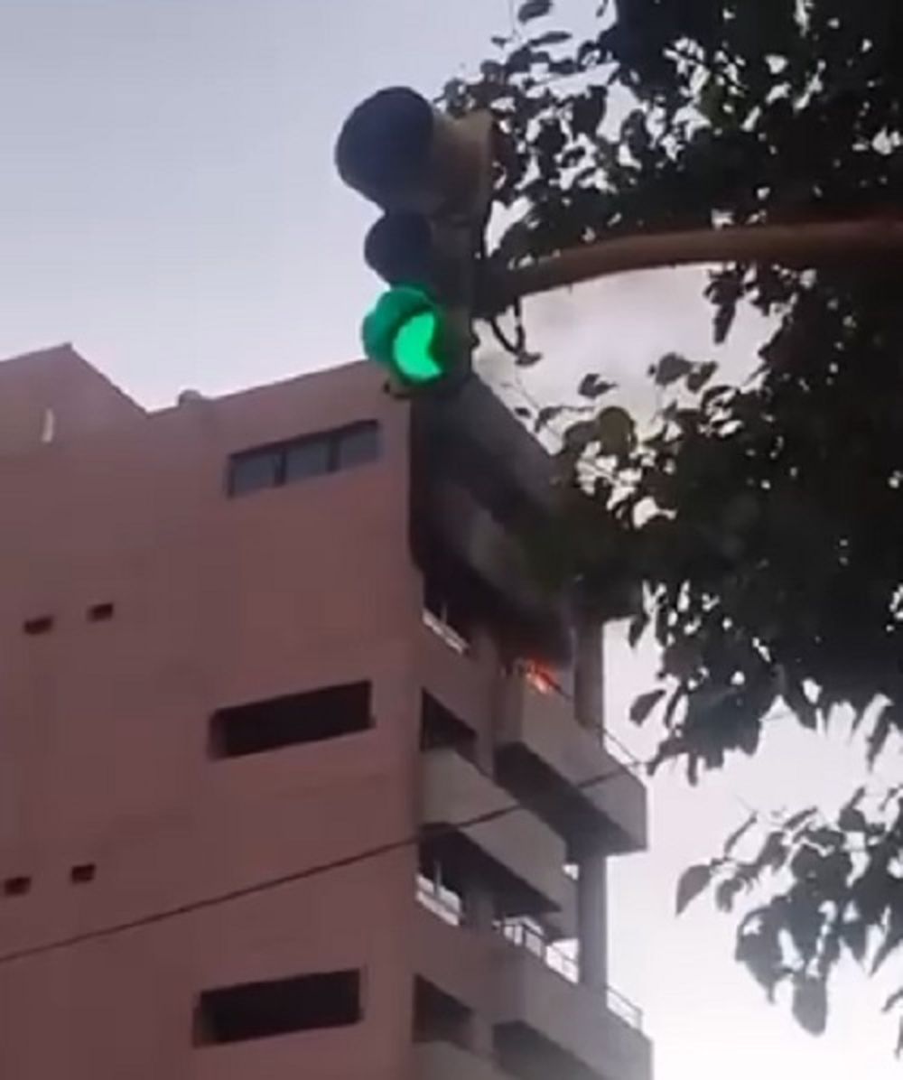 Un incendio en un coqueto edificio céntrico causó preocupación este lunes