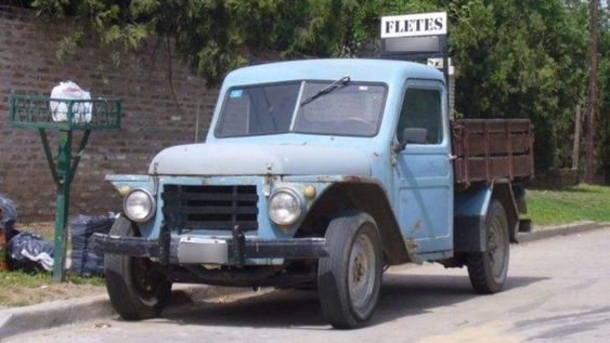 La camioneta de una empresa con tres ocupantes volcó en Valle Fértil