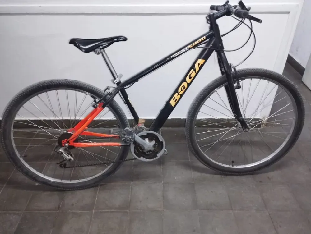 Entró a comprar, le robaron la bici y la policía la encontró en un descampado