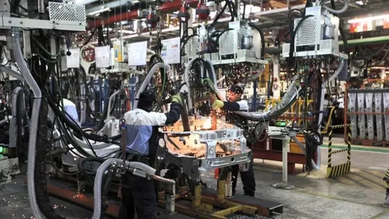 Por la cuarentena, la industria se desplomó 33,5 % en abril y la construcción, 75,6%