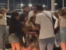 La pelea tras el show de Q’Lokura ocurrió en el estacionamiento del Estadio del Bicentenario. La pelea tras el show de Q’Lokura ocurrió en el estacionamiento del Estadio del Bicentenario.