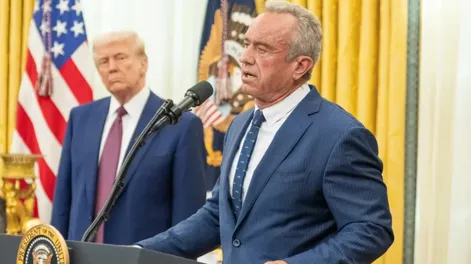 Niños intoxicados en Texas por los consejos para tratar el sarampión que dio Robert F. Kennedy Jr