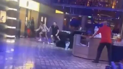 [VIDEO] Un crucero se inclinó a 45 grados por los vientos huracanados y desató el caos en medio del océano