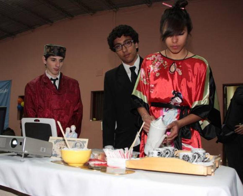 La cultura del mundo, en un patio de la UNSJ
