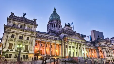 Suspendieron sin goce de sueldo a seis empleados del Senado por mirar una película en horario laboral