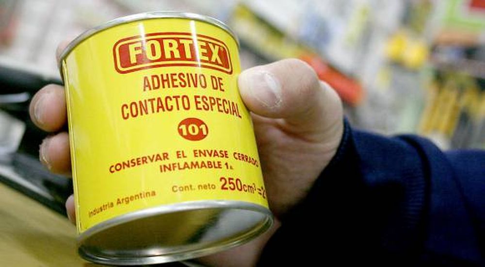 Venta de pegamento a menores, una ley con 9 años y sin control