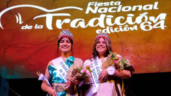 Diez son las aspirantes a Paisana Nacional 2026-2027, que recibirán los atributos de las paisanas salientes: Abril Aciar y Justina Cortez