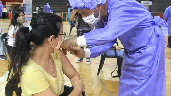 Ya vacunan a docentes de Nivel Inicial, Educación Especial, maternales y directivos