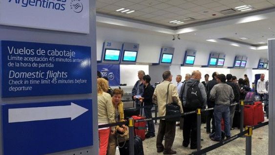 Massa analiza una fuerte suba del dólar turista por el Mundial