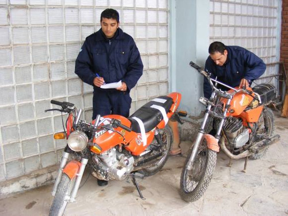 Detienen a un joven por una moto robada