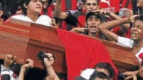 Un velatorio en pleno partido