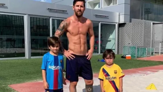 Messi ya volvió a España pero continúa de vacaciones