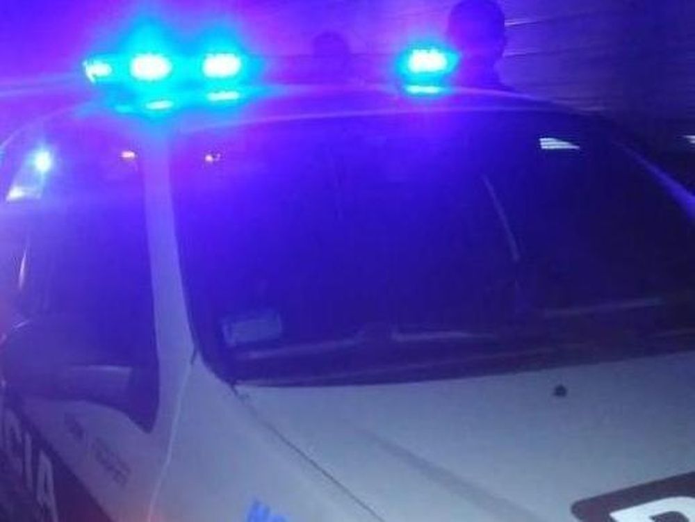 Viajaba con su nietita en un utilitario y volcó