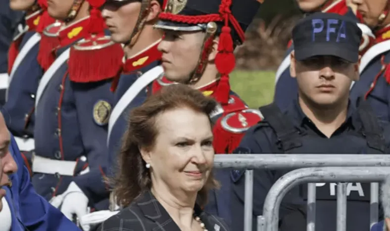 México rompe las relaciones con Ecuador tras el asalto a su embajada en Quito