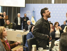 La Libertad Avanza presentó un proyecto para excluir a Juan Grabois de la Cámara de Diputados tras su cruce con varios legisladores libertarios.