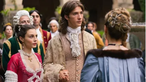 Uno de los actores de una exitosa serie de Netflix trabaja de mozo en San Clemente del Tuyú