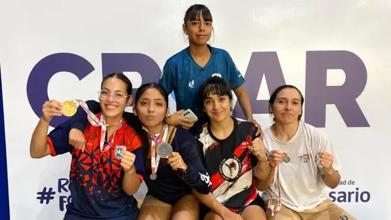 LAS JÓVENES  deportistas dejaron bien sentado el prestigio del karate sanjuanino