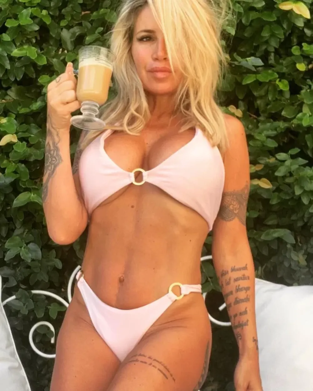 Flor Peña se tomó un “cafecito hot”