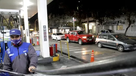Por la falta de gasoil, el secretario de Energía culpó al Ministerio de Transporte por los cortes en las rutas