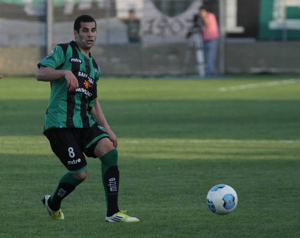 Garnero confirmó los 4 cambios y Caprari al banco