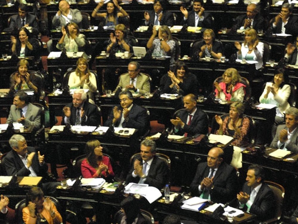 Diputados podrían discutir un aumento salarial