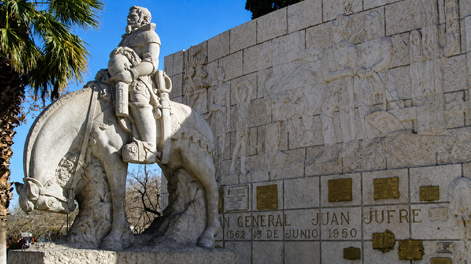 Plaza de Concepción - Monumento a Juan Jufré.
