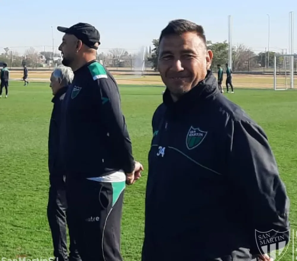 San Martín define y viaja a Chacarita