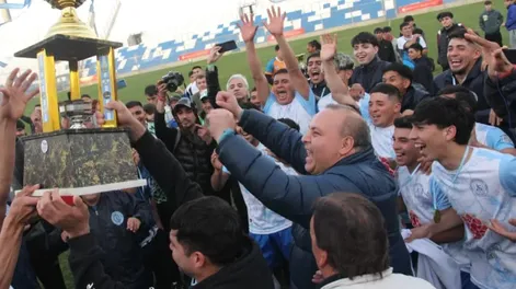 Diario de Cuyo | Consagración. La Liga Albardón-Angaco terminó convirtiéndose en el representante de San Juan en la Copa País tras ganarle la final a la Liga Caucetera en el Bicentenario en una definición apasionante.