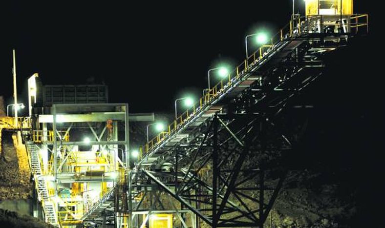 Casposo inaugura con indicios de más oro