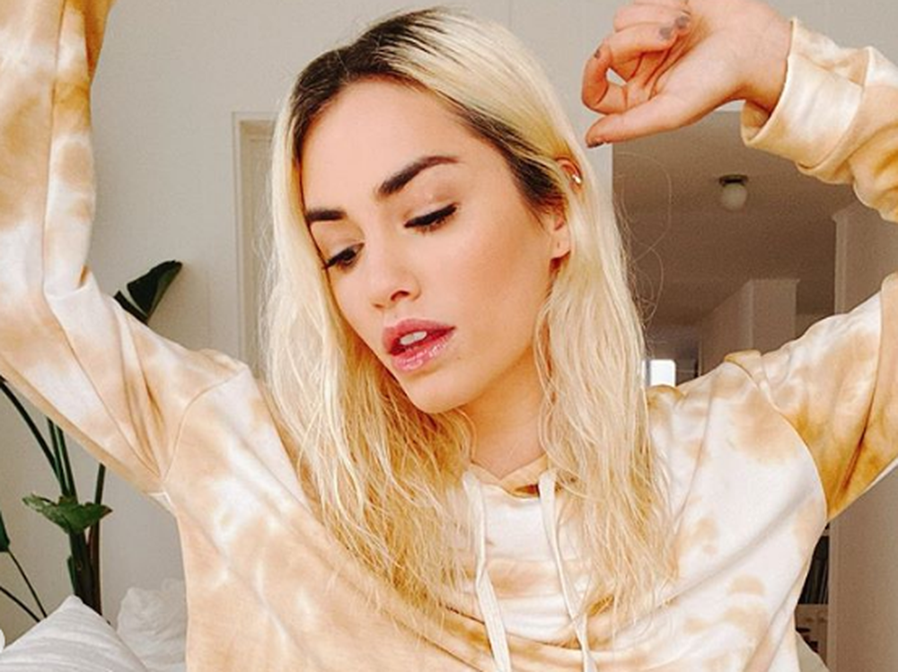 Lali Espósito voló a España en plena cuarentena