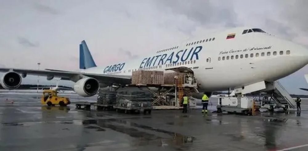 Prohíben salir del país a los 19 tripulantes del avión retenido en Ezeiza