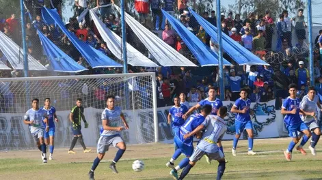Unión goleó y manda en soledad en el fútbol local