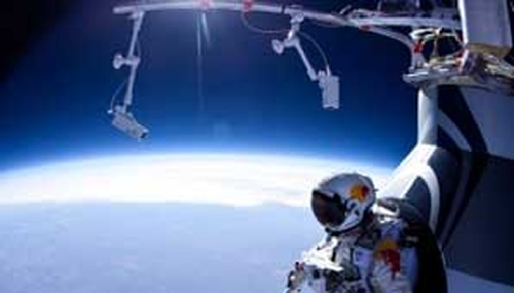 Baumgartner se arrojó desde más de 39.000 metros e hizo historia