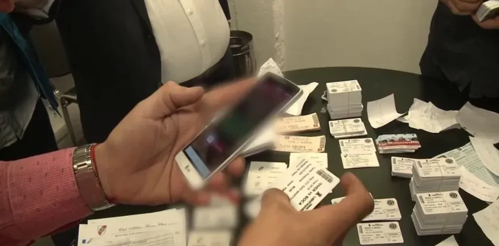 Descubrieron el lugar en que se imprimieron las entradas encontradas a “Caverna” Godoy